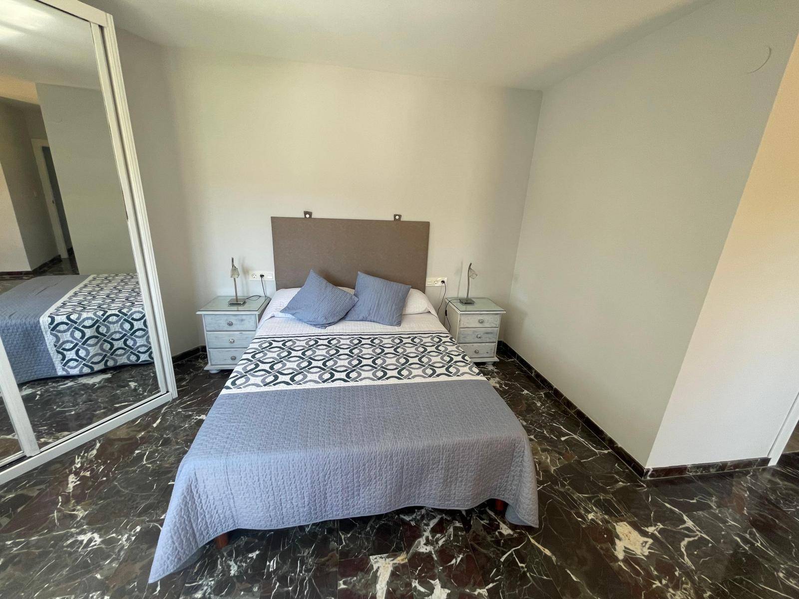 PISO DE TRES DORMITORIOS EN CAMINO DE RONDA