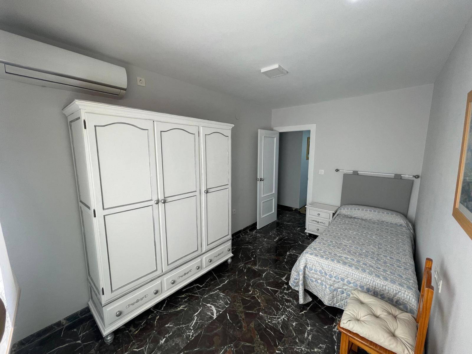 PISO DE TRES DORMITORIOS EN CAMINO DE RONDA