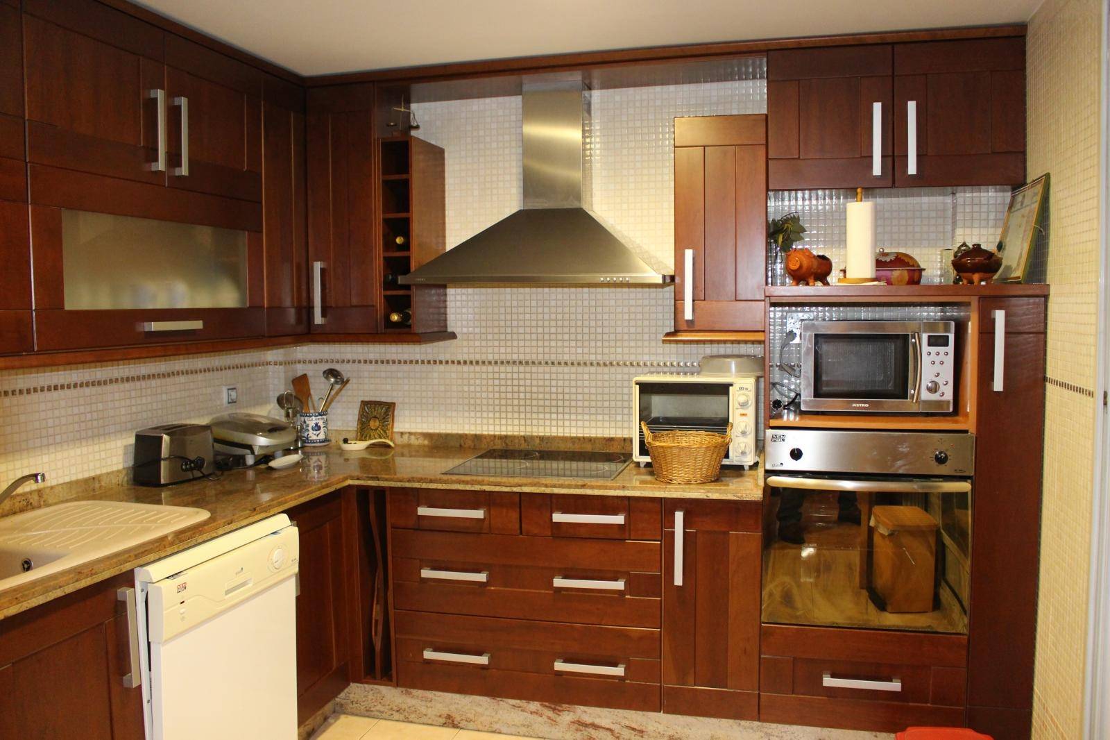 DISPONIBLE CASA DE TRES DORMITORIOS 