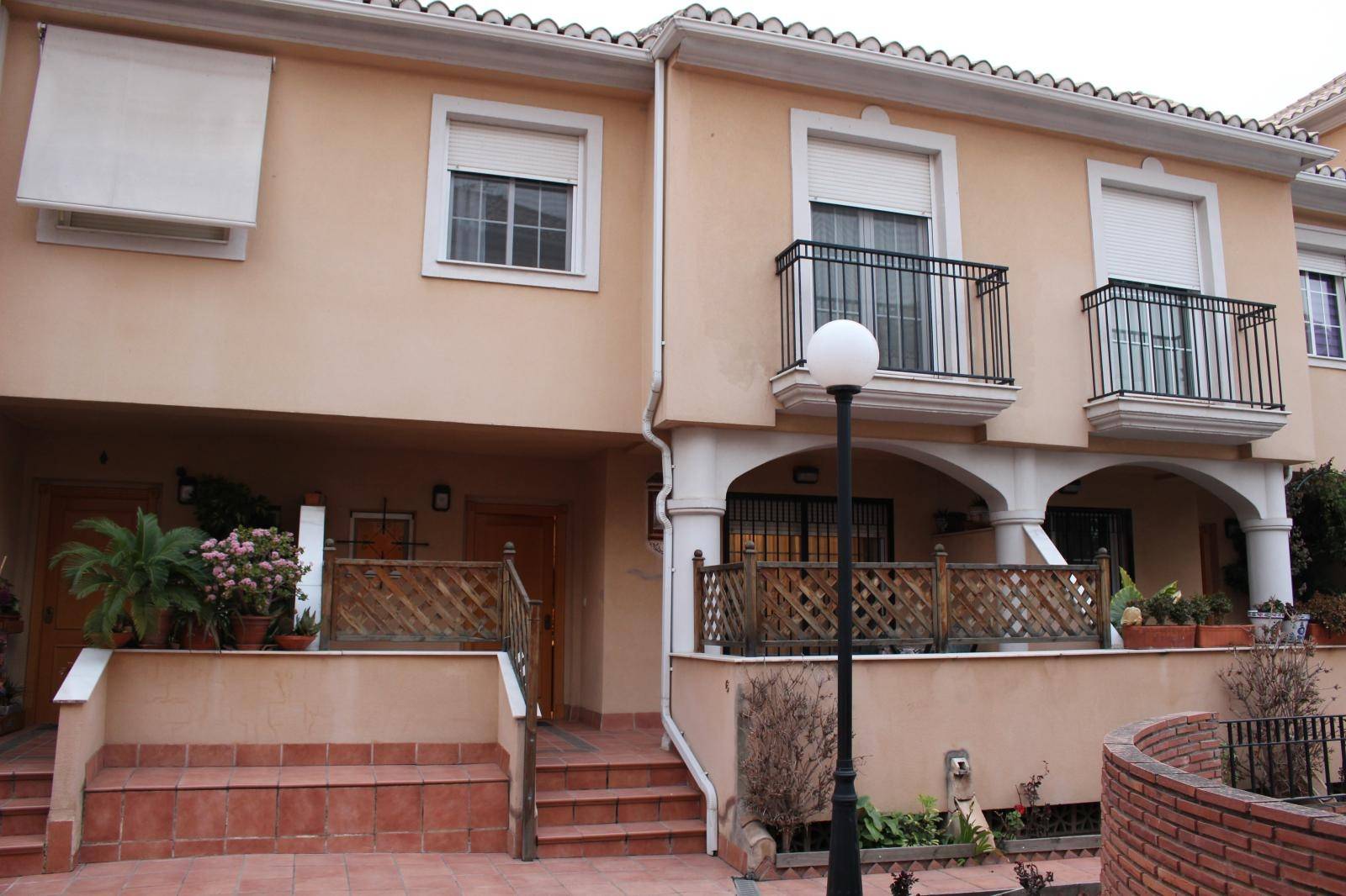 DISPONIBLE CASA DE TRES DORMITORIOS 