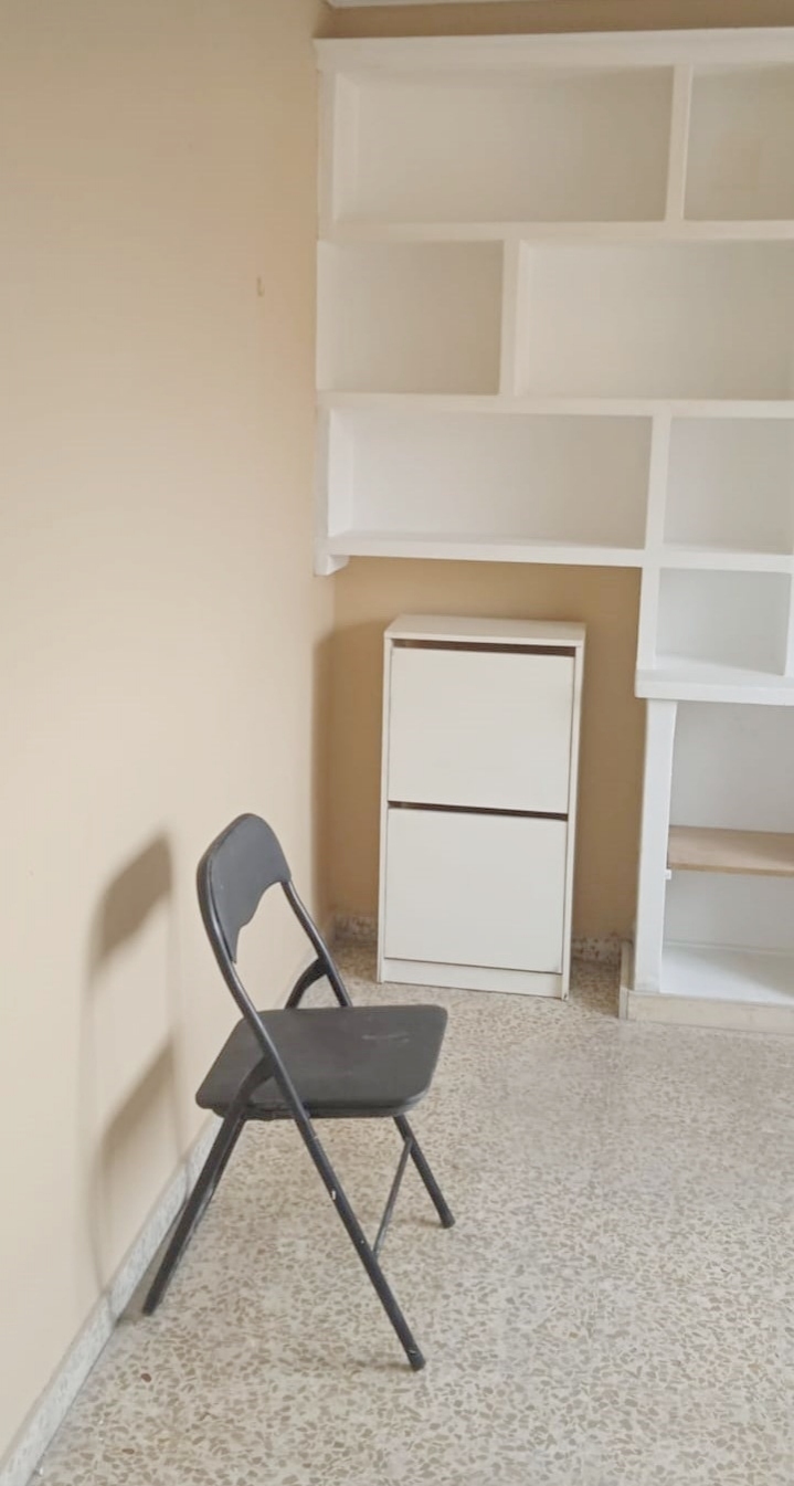DISPONIBLES TRES HABITACIONES EN PISO DE CUATRO DORMITORIOS EN LA ZONA NORTE 