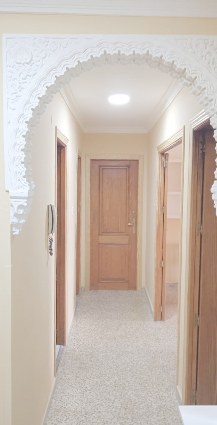 DISPONIBLES TRES HABITACIONES EN PISO DE CUATRO DORMITORIOS EN LA ZONA NORTE 