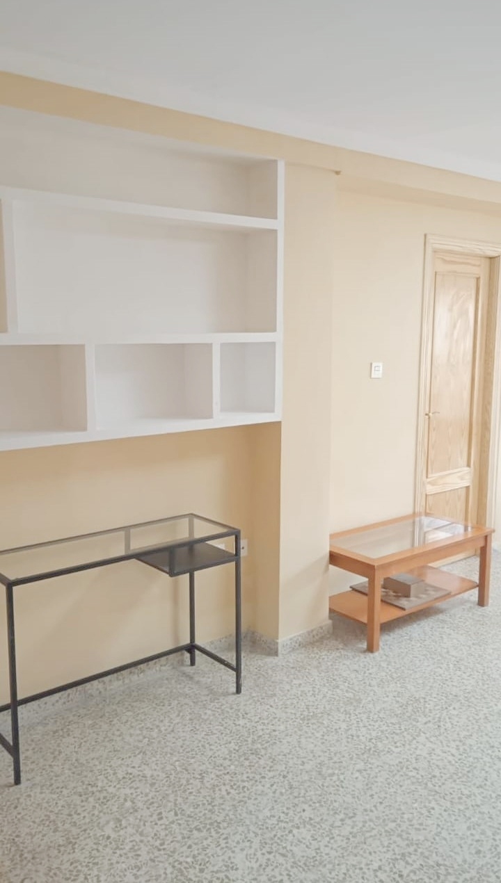 DISPONIBLES TRES HABITACIONES EN PISO DE CUATRO DORMITORIOS EN LA ZONA NORTE 