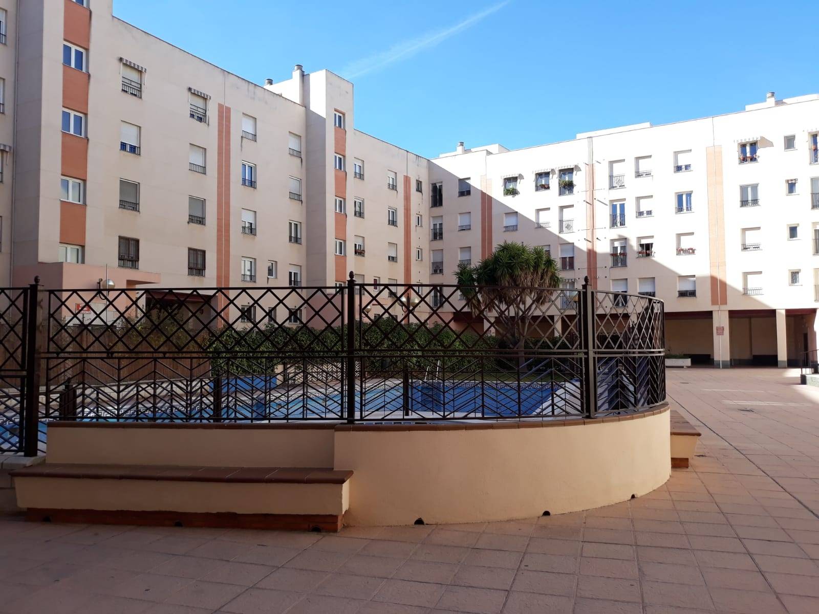 ESTUPENDO APARTAMENTO CON PISCINA DE DOS DORMITORIOS EN ROSALEDA