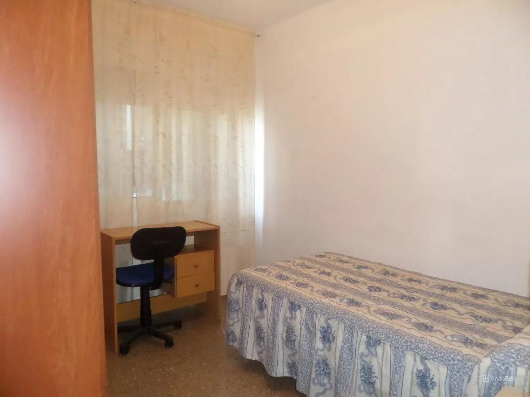 PISO DE TRES DORMITORIOS EN LA CHANA