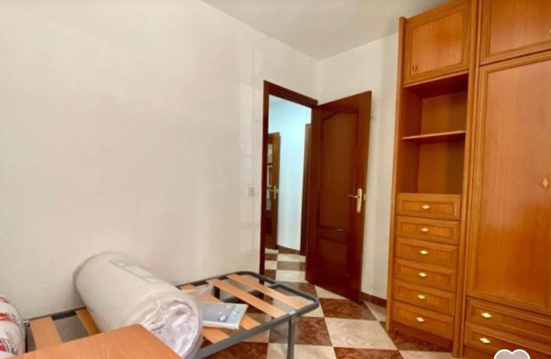 PISO DE CUATRO DORMITORIOS EN CASERIA DE MONTIJO