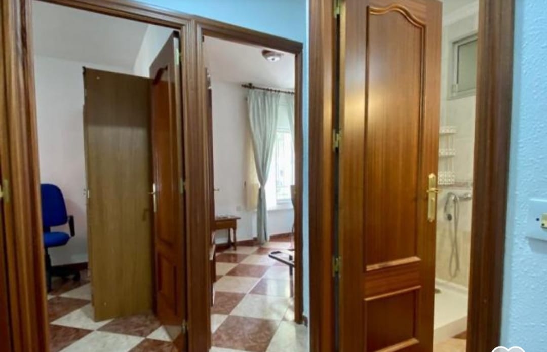 PISO DE CUATRO DORMITORIOS EN CASERIA DE MONTIJO