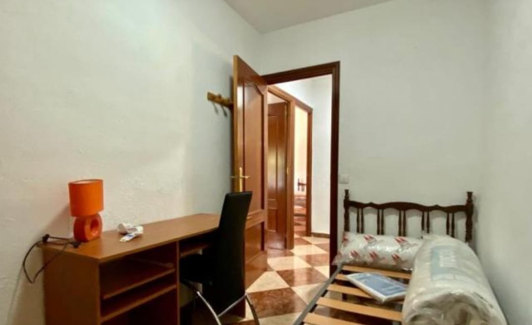 PISO DE CUATRO DORMITORIOS EN CASERIA DE MONTIJO