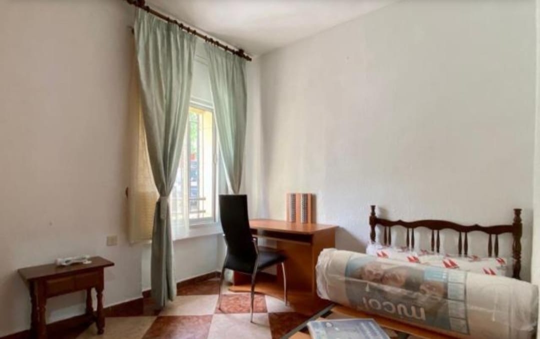 PISO DE CUATRO DORMITORIOS EN CASERIA DE MONTIJO