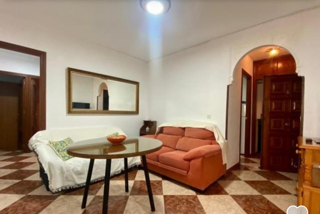 PISO DE CUATRO DORMITORIOS EN CASERIA DE MONTIJO