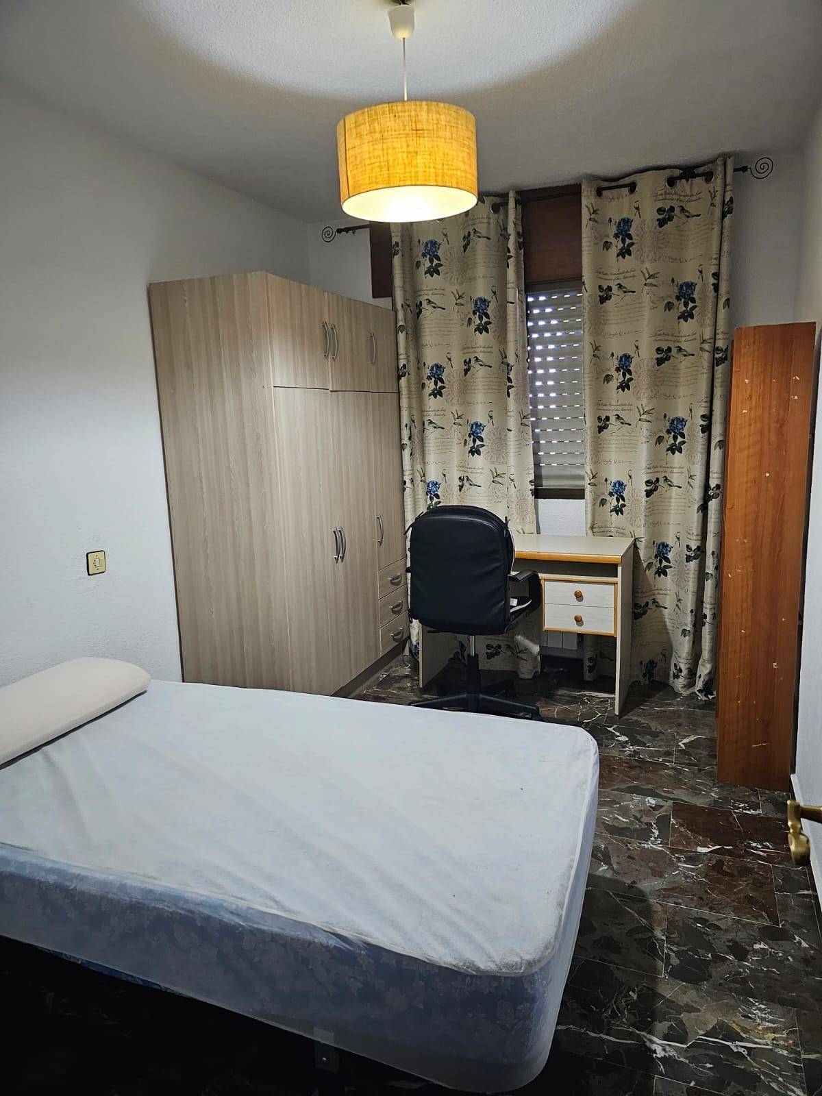 PISO DE CUATRO DORMITORIOS EN ARABIAL