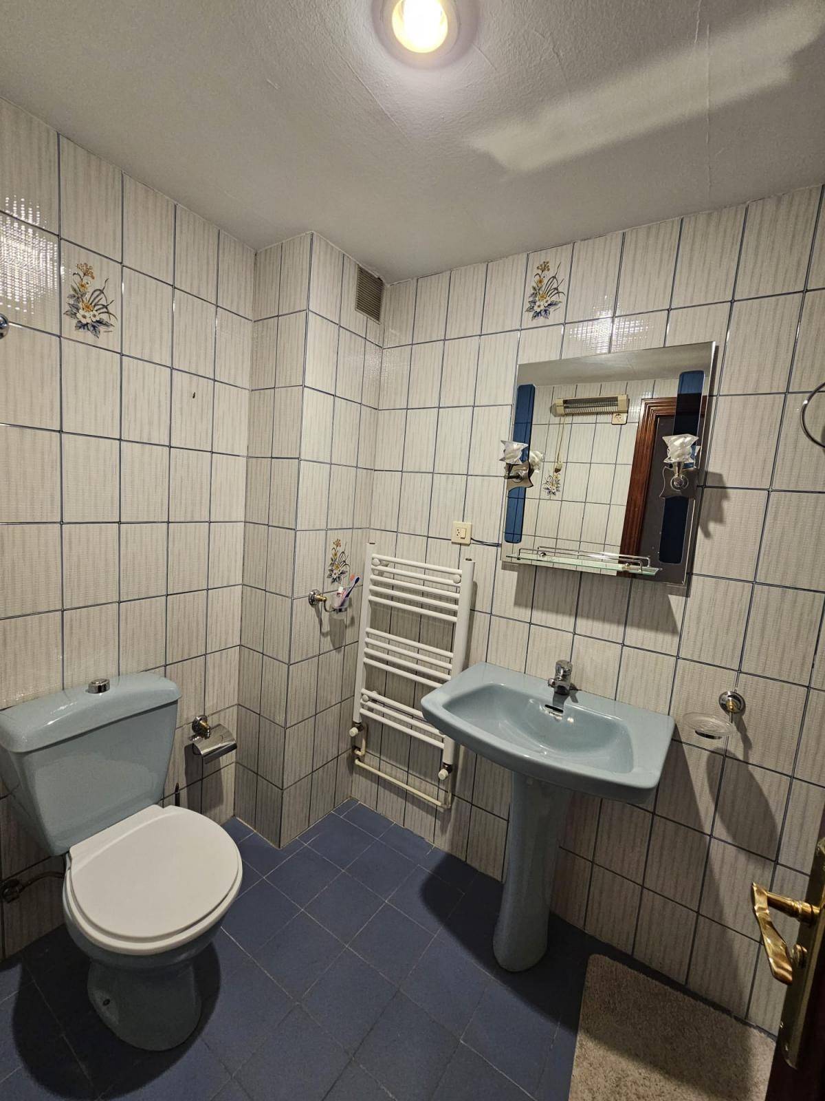 PISO DE CUATRO DORMITORIOS EN ARABIAL