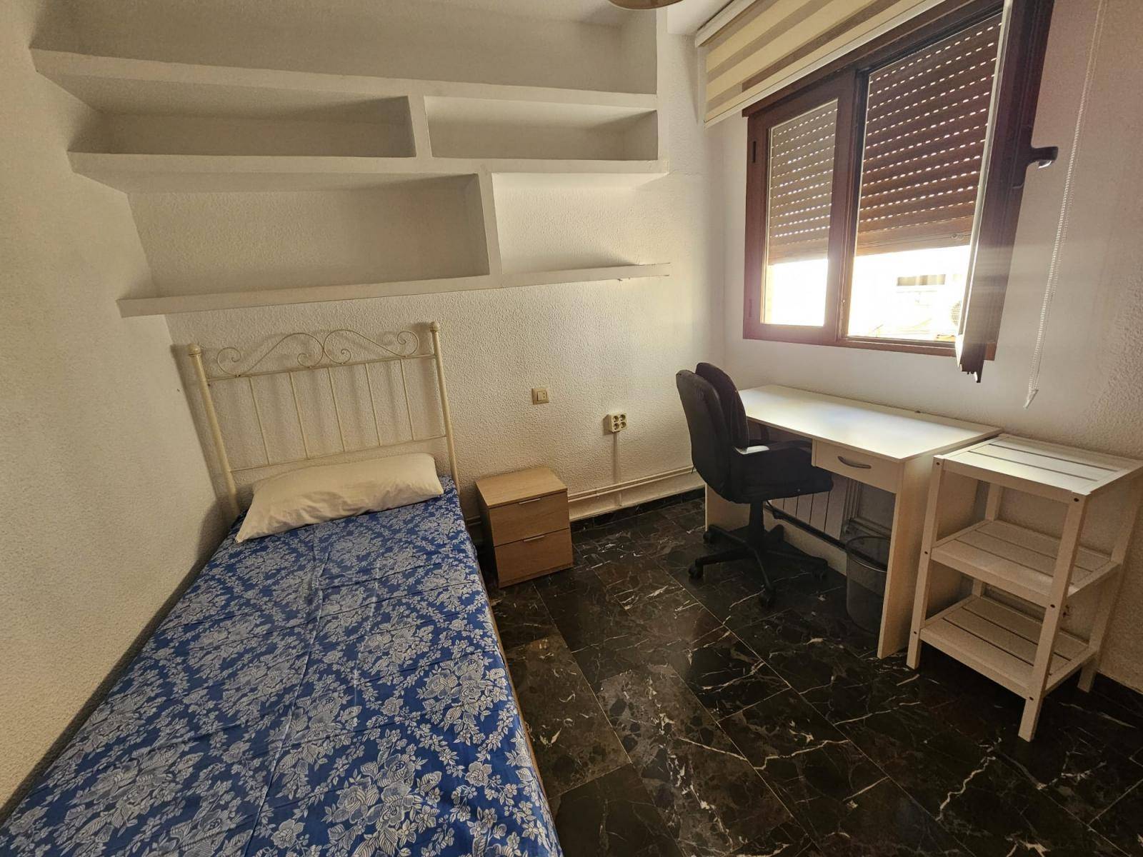 PISO DE CUATRO DORMITORIOS EN ARABIAL