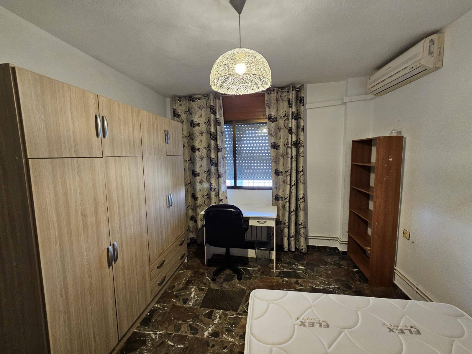 PISO DE CUATRO DORMITORIOS EN ARABIAL
