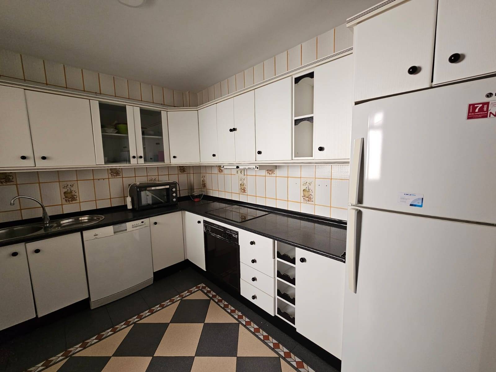 PISO DE CUATRO DORMITORIOS EN ARABIAL