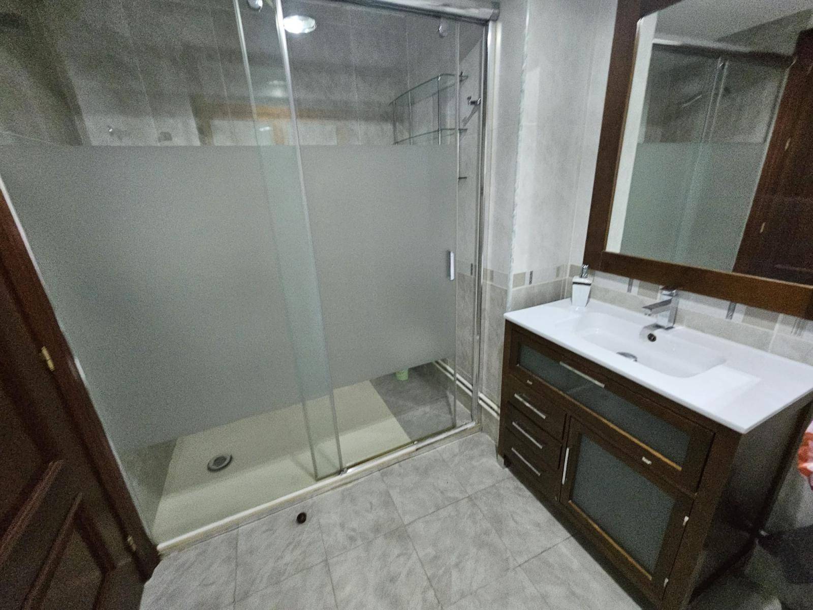 PISO DE CUATRO DORMITORIOS EN ARABIAL