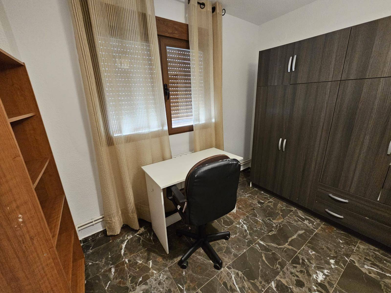 PISO DE CUATRO DORMITORIOS EN ARABIAL