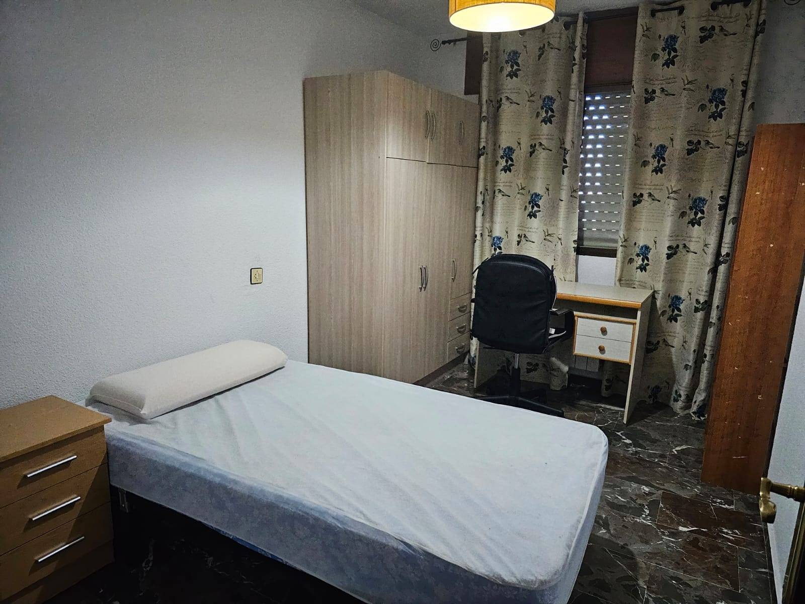 PISO DE CUATRO DORMITORIOS EN ARABIAL