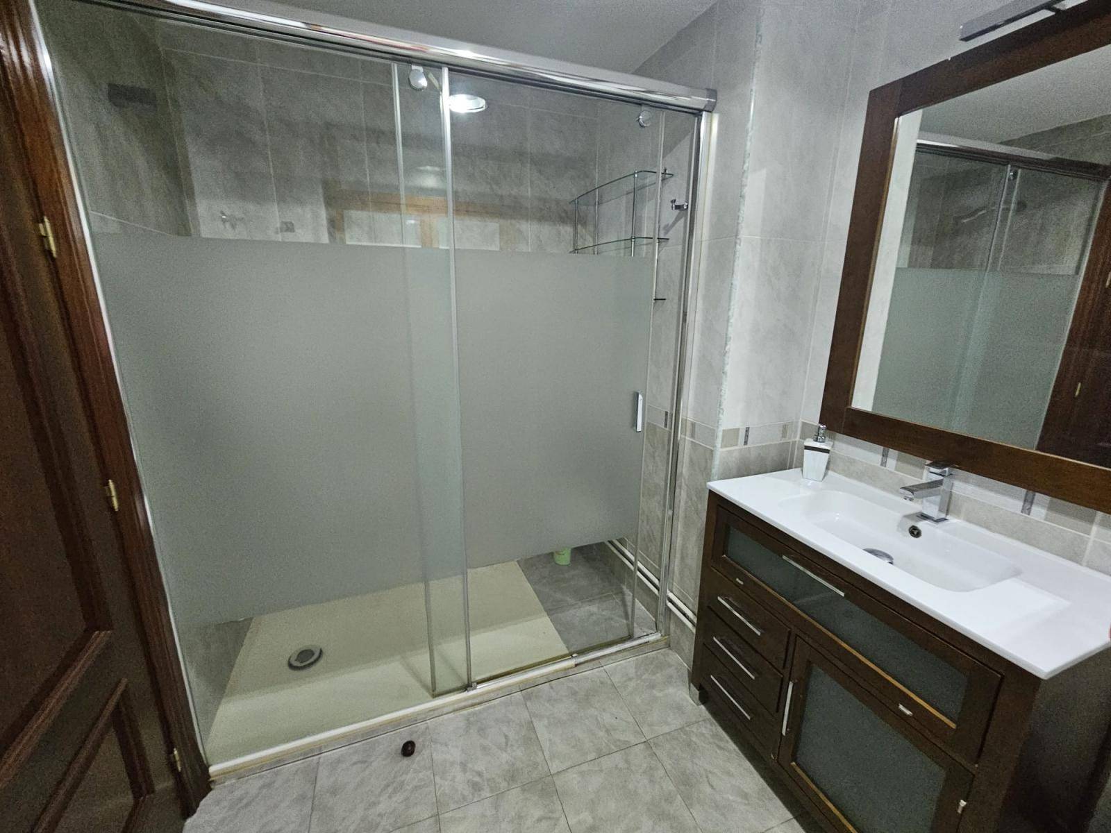 PISO DE CUATRO DORMITORIOS EN ARABIAL