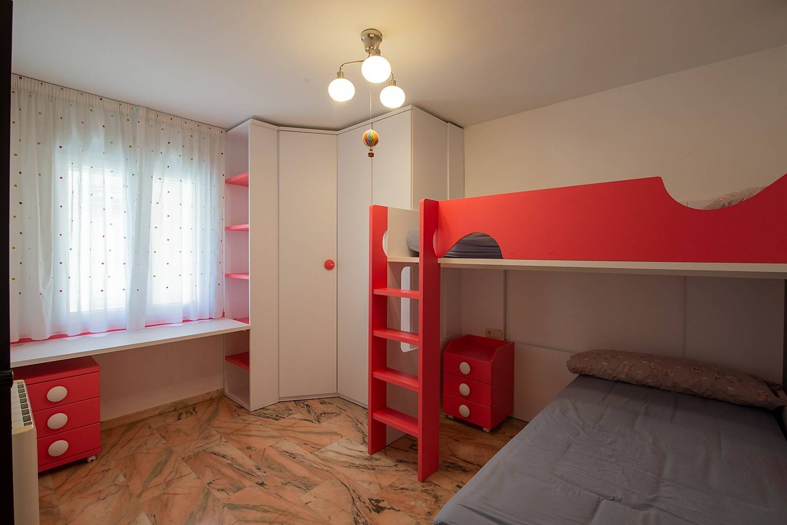 PISO DE TRES HABITACIONES EN PLENO CENTRO