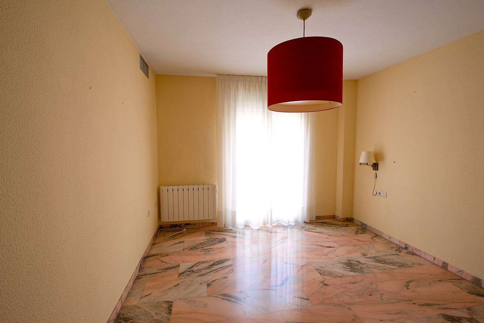 PISO DE TRES HABITACIONES EN PLENO CENTRO