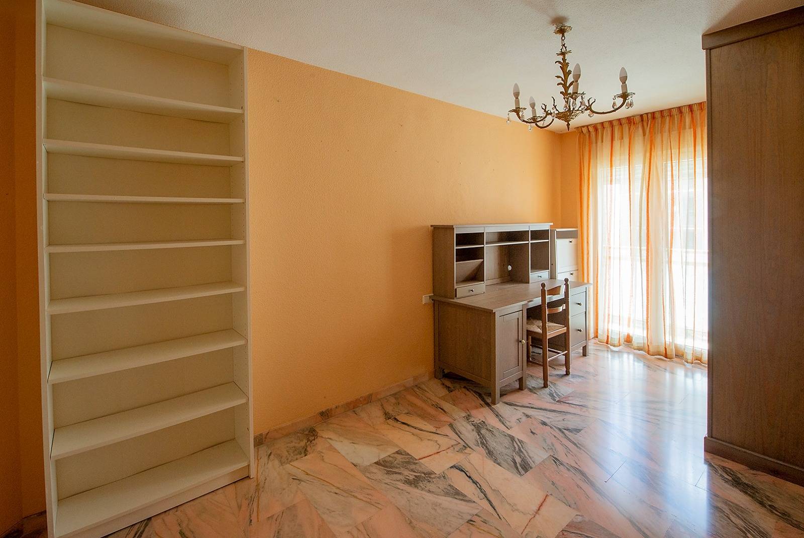PISO DE TRES HABITACIONES EN PLENO CENTRO