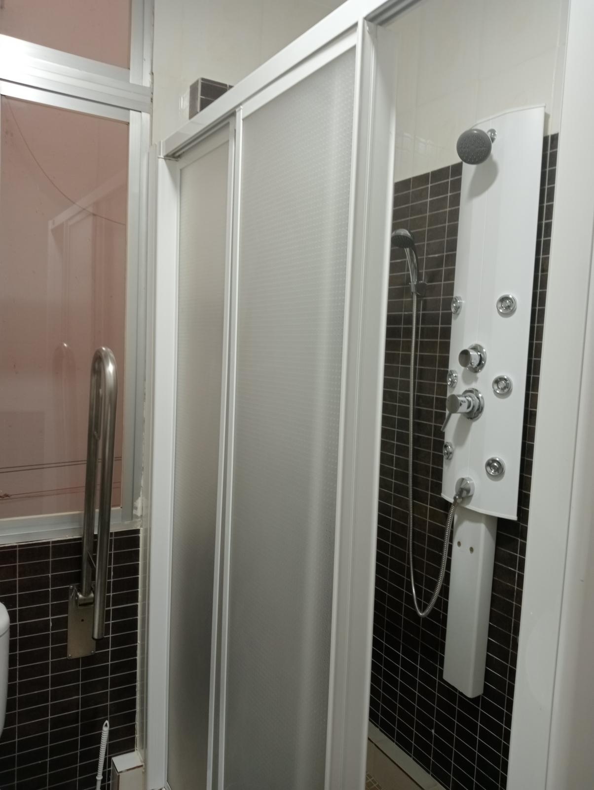ALQUILER DE PISO DE TRES DORMITORIOS EN PLENO CENTRO DE GRANADA