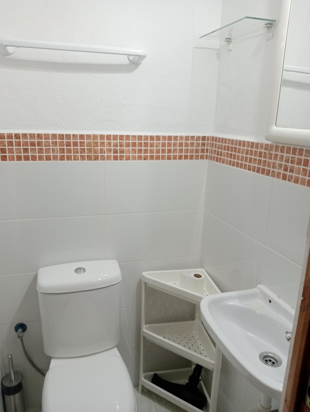 ALQUILER DE PISO DE TRES DORMITORIOS EN PLENO CENTRO DE GRANADA