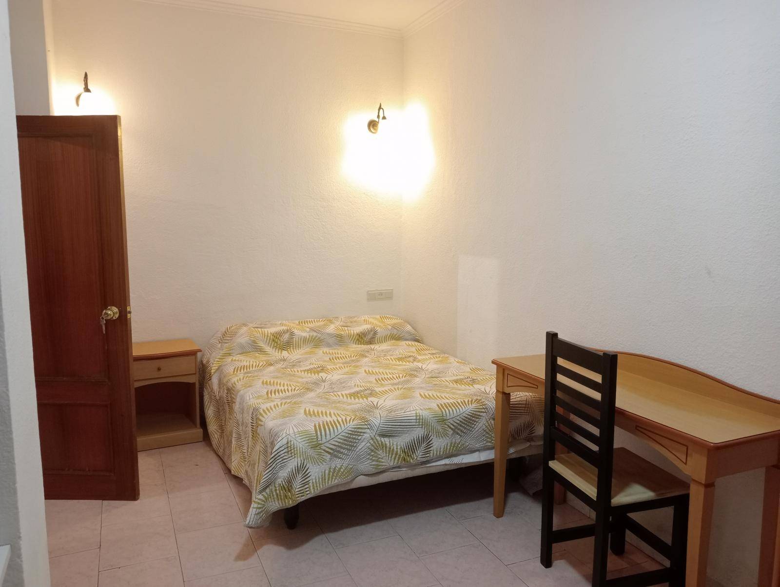 ALQUILER DE PISO DE TRES DORMITORIOS EN PLENO CENTRO DE GRANADA