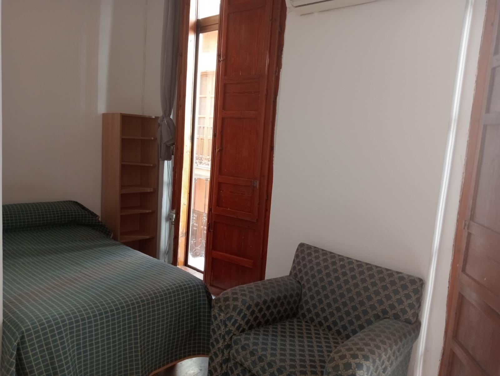 ALQUILER DE PISO DE TRES DORMITORIOS EN PLENO CENTRO DE GRANADA