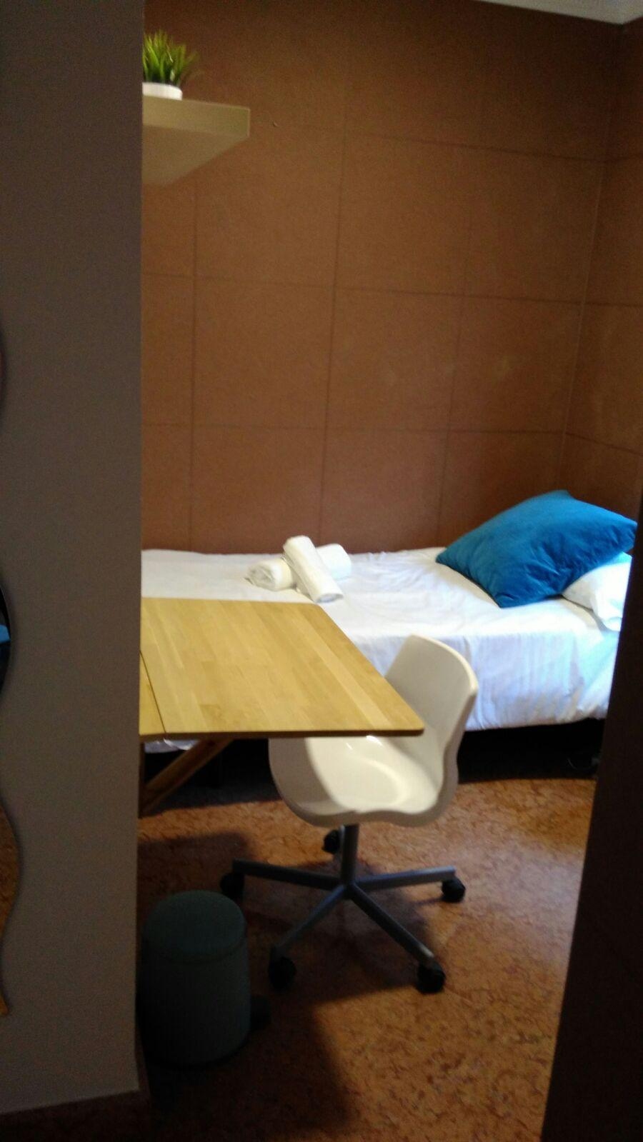 UNA HABITACIÓN DISPONIBLE EN CARRETERA DE LA SIERRA