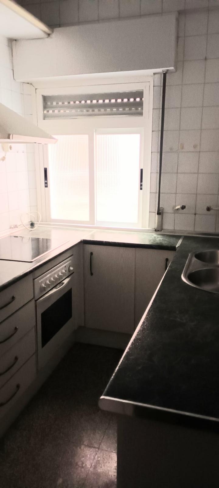 PISO DE TRES DORMITORIOS EN EL CENTRO