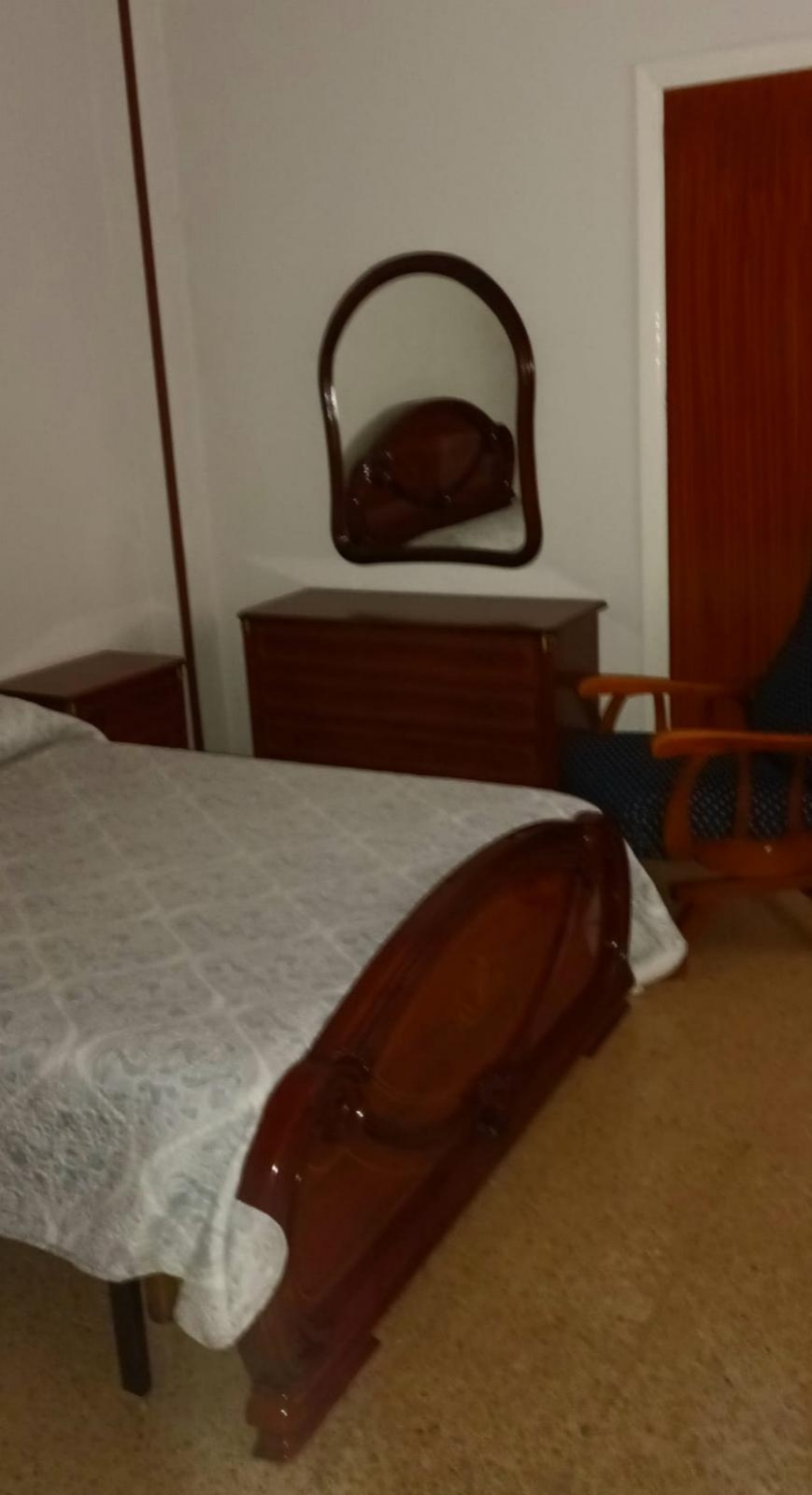 PISO DE TRES DORMITORIOS EN EL CENTRO