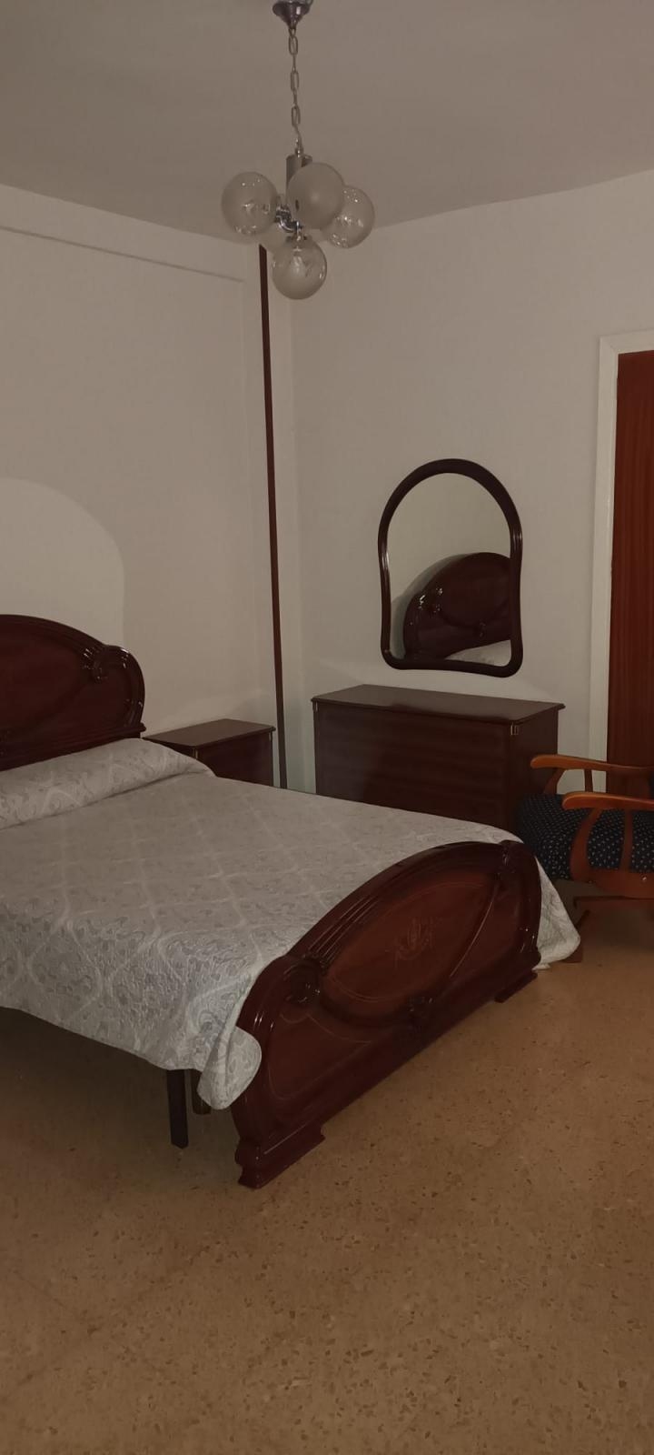 PISO DE TRES DORMITORIOS EN EL CENTRO