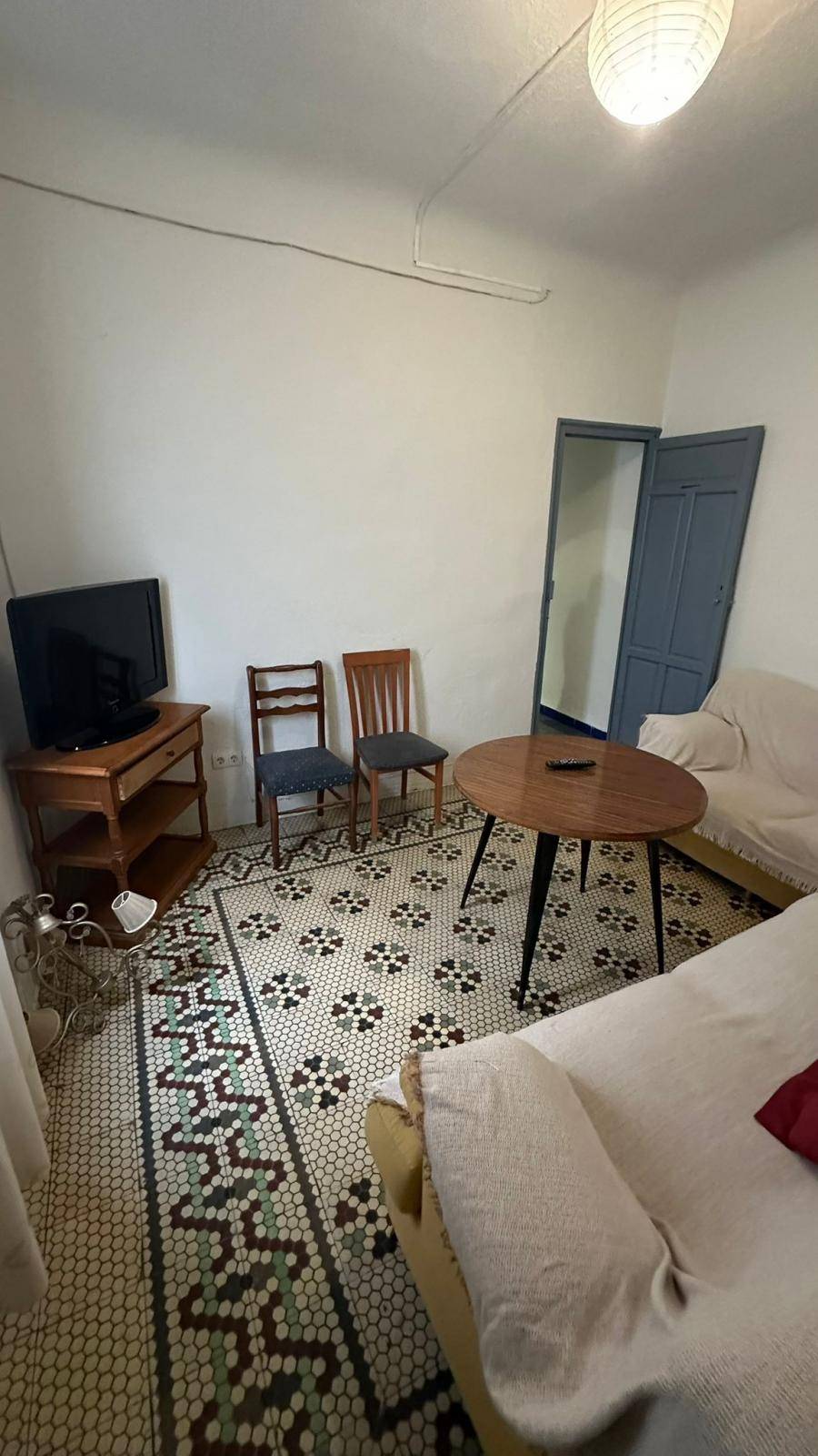 TRES HABITACIONES DISPONIBLES EN PISO COMPARTIDO EN EL CENTRO