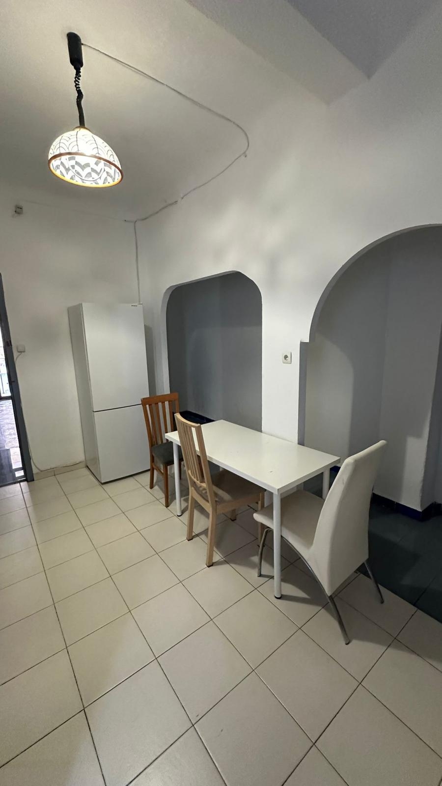 TRES HABITACIONES DISPONIBLES EN PISO COMPARTIDO EN EL CENTRO