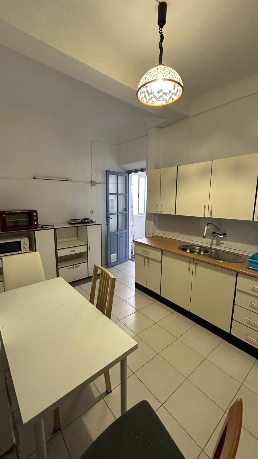 TRES HABITACIONES DISPONIBLES EN PISO COMPARTIDO EN EL CENTRO