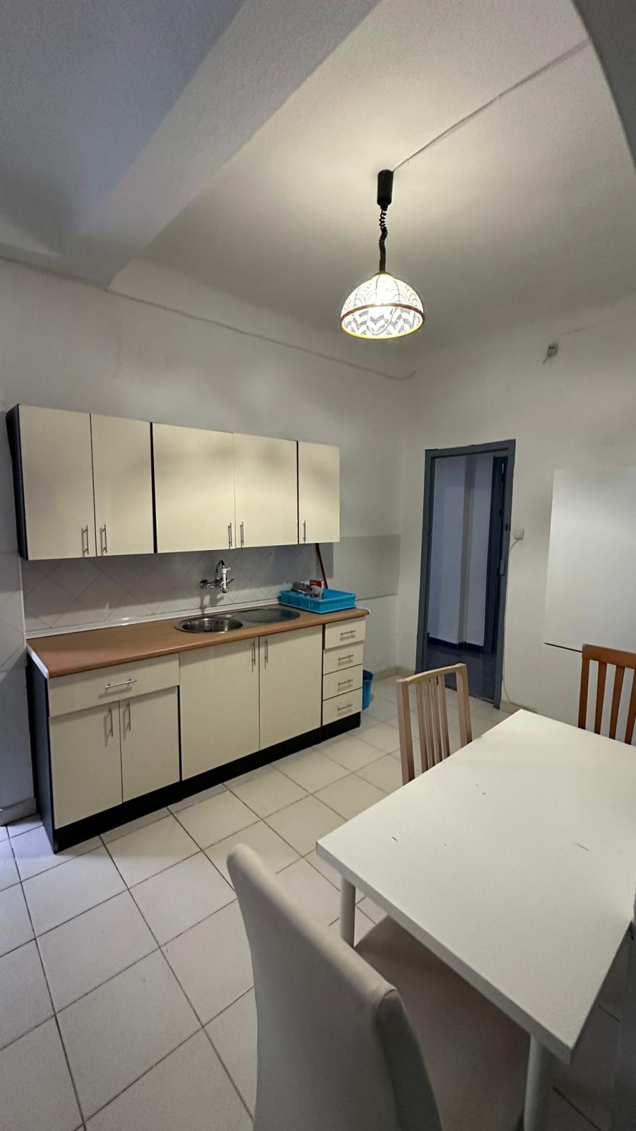 TRES HABITACIONES DISPONIBLES EN PISO COMPARTIDO EN EL CENTRO