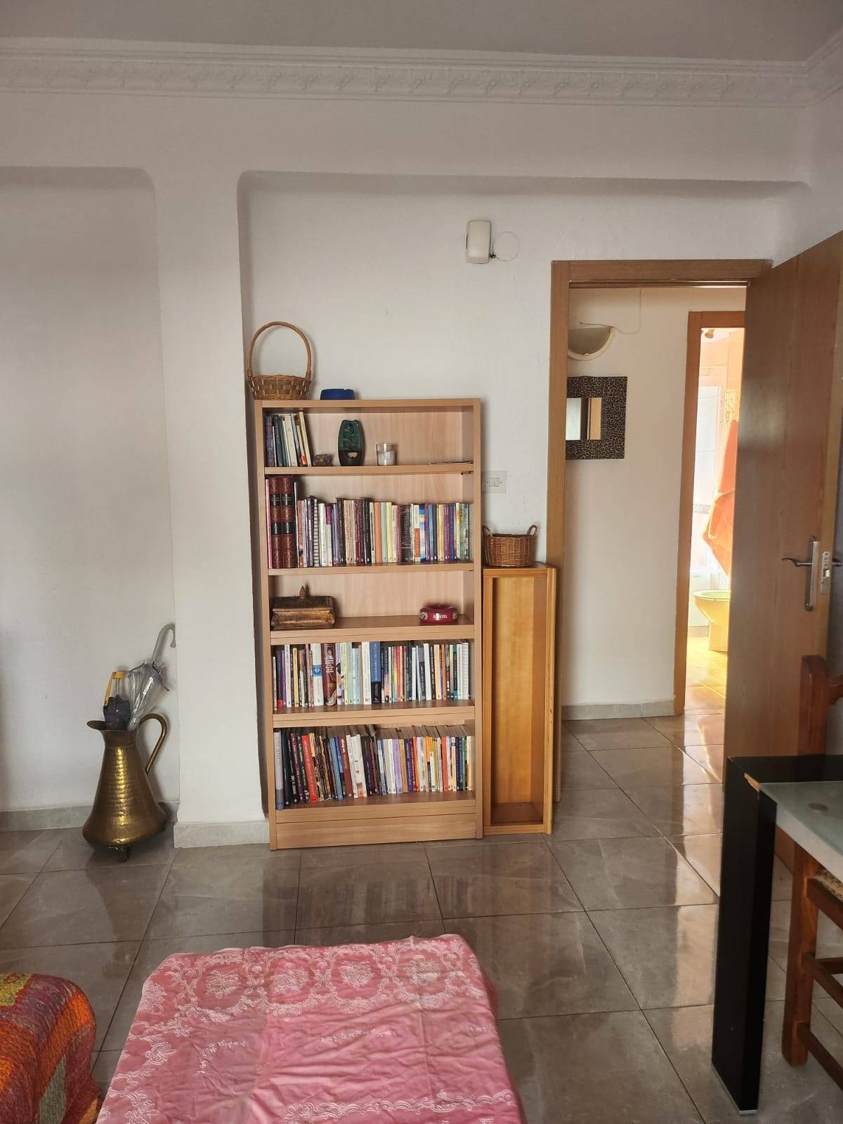 DISPONIBLE TRES HABITACIONES EN PISO COMPARTIDO EN PAJARITOS