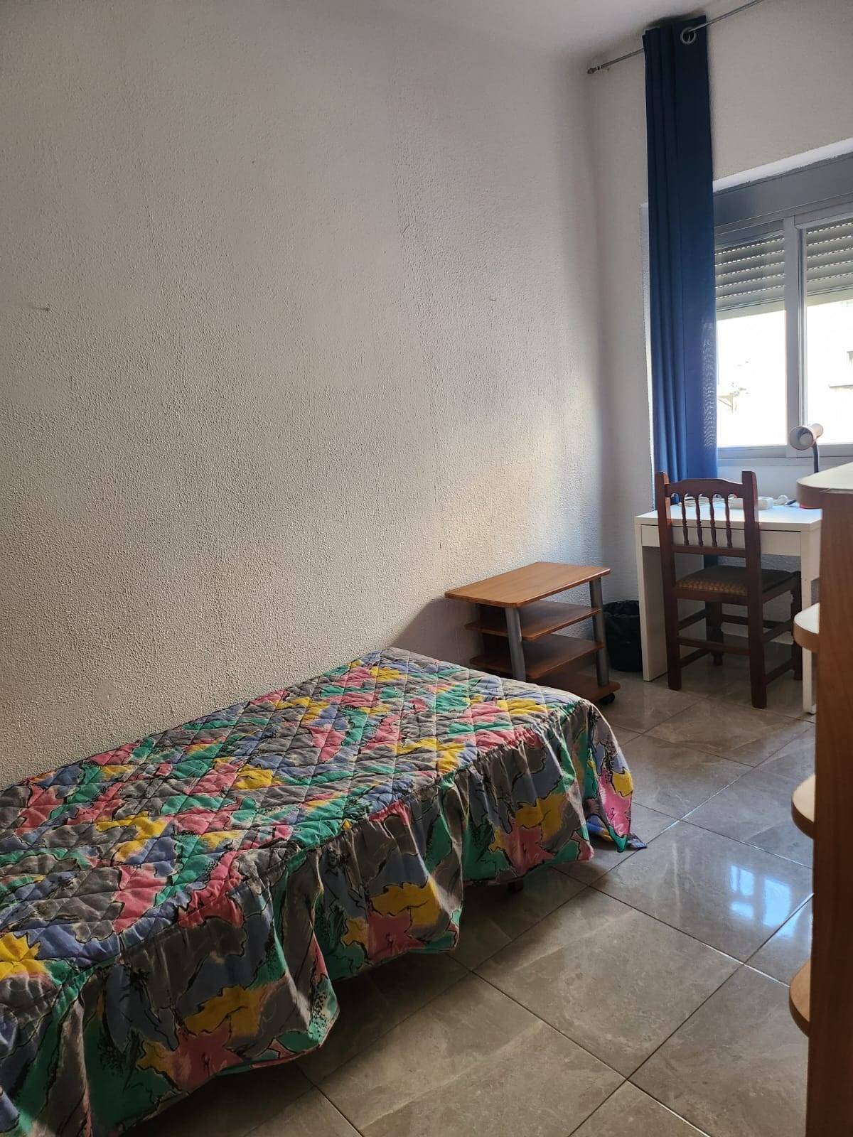 DISPONIBLE TRES HABITACIONES EN PISO COMPARTIDO EN PAJARITOS