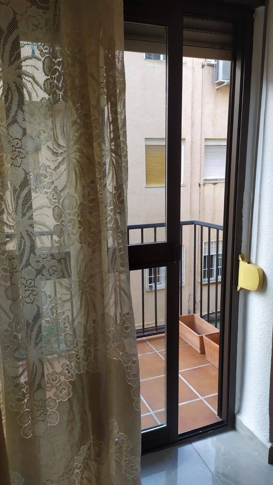 DISPONIBLE TRES HABITACIONES EN PISO COMPARTIDO EN PAJARITOS