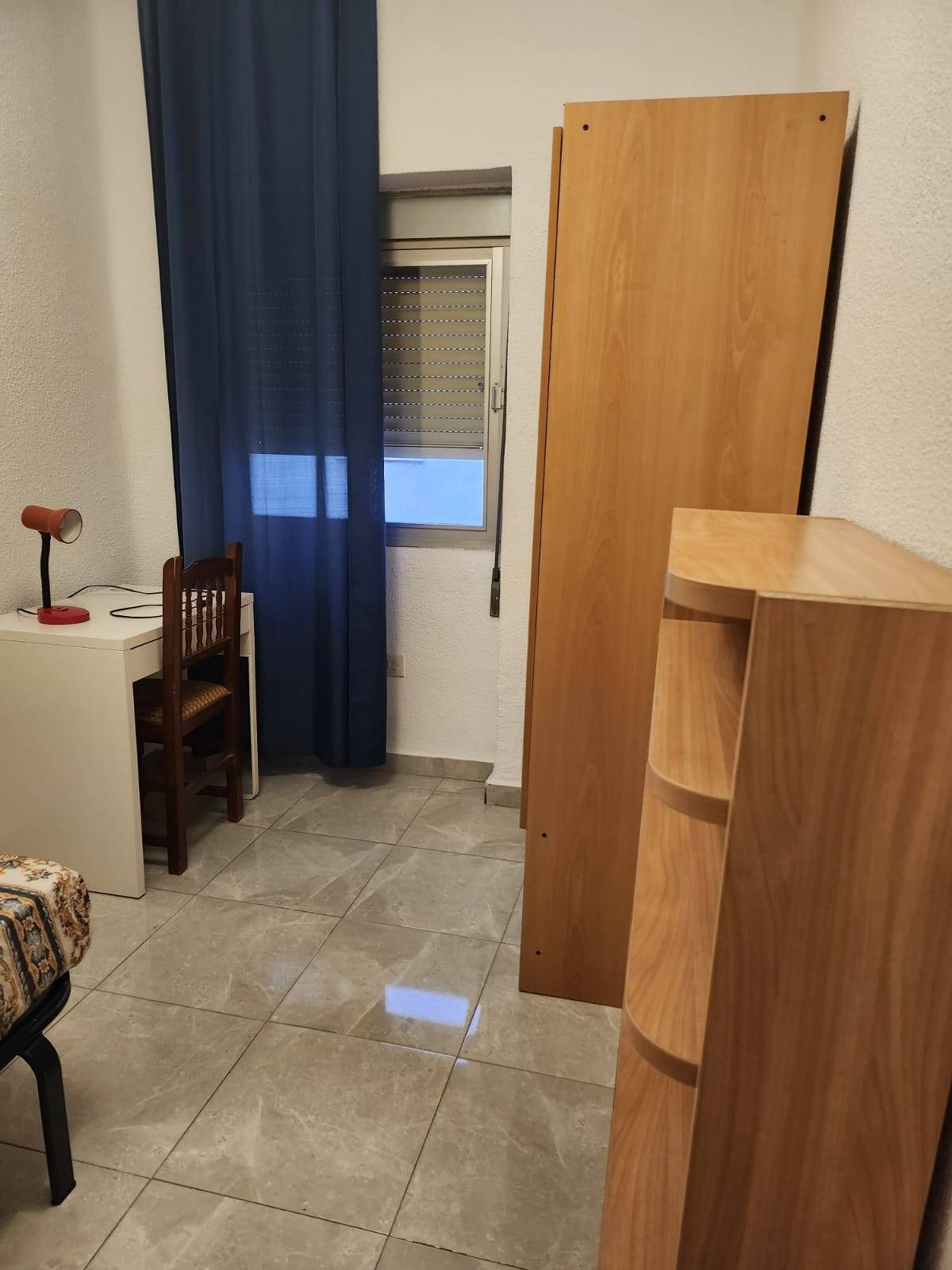 DISPONIBLE TRES HABITACIONES EN PISO COMPARTIDO EN PAJARITOS
