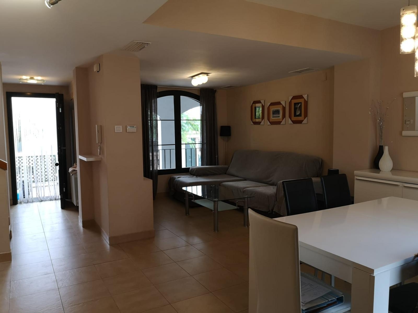 CASA DE TRES DORMITORIOS EN ARMILLA