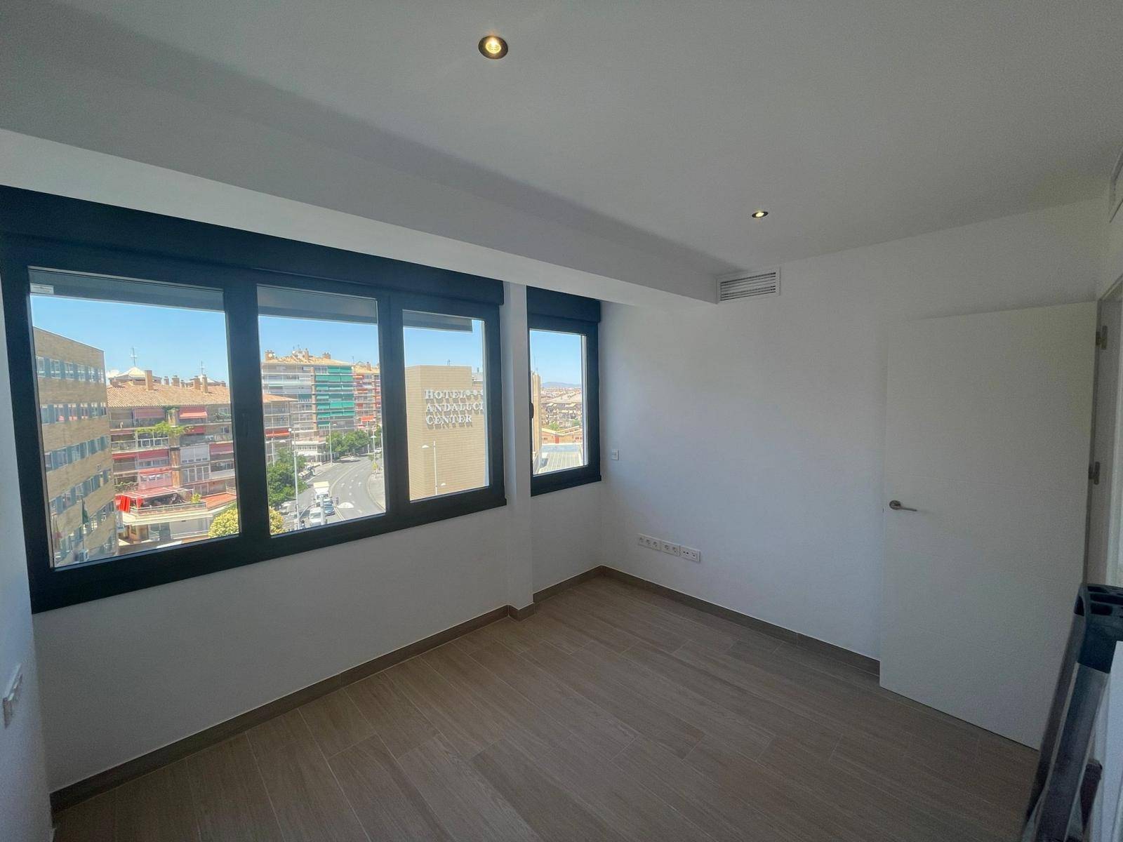 APARTAMENTO SIN AMUEBLAR DE DOS DORMITORIOS EN EL ZAIDÍN