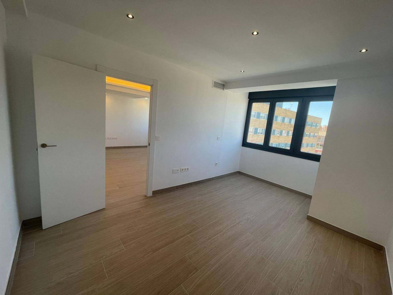 APARTAMENTO SIN AMUEBLAR DE DOS DORMITORIOS EN EL ZAIDÍN