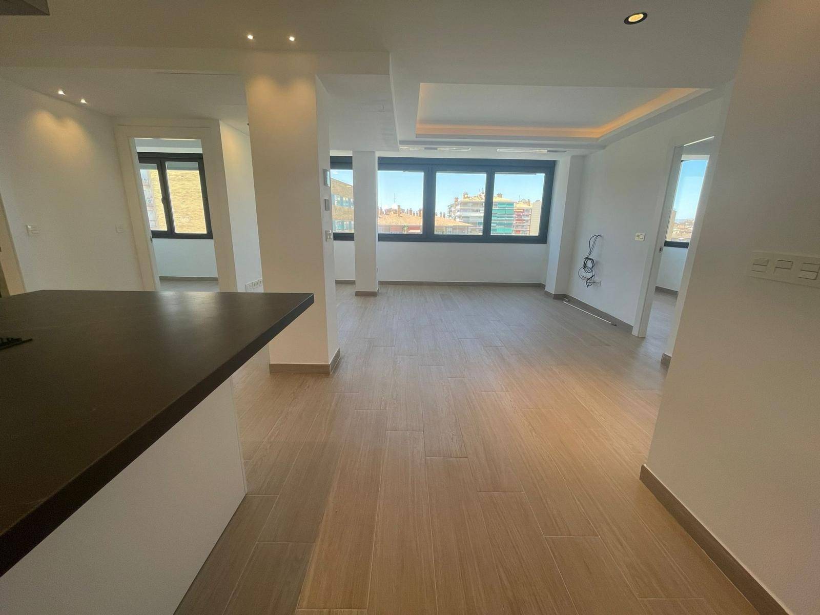 APARTAMENTO SIN AMUEBLAR DE DOS DORMITORIOS EN EL ZAIDÍN
