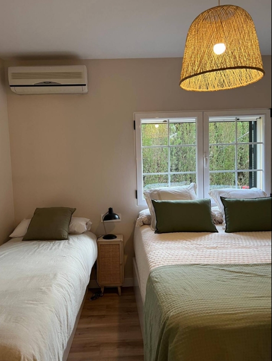 CASA DE TRES DORMITORIOS EN ALHENDÍN
