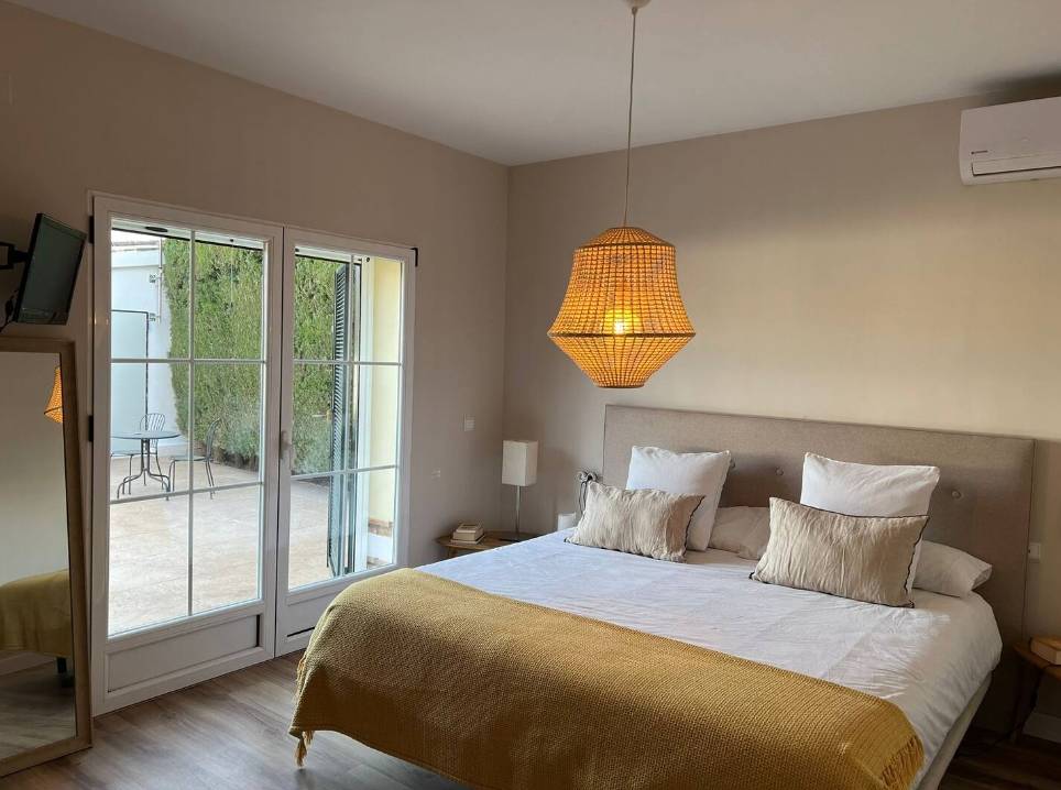 CASA DE TRES DORMITORIOS EN ALHENDÍN