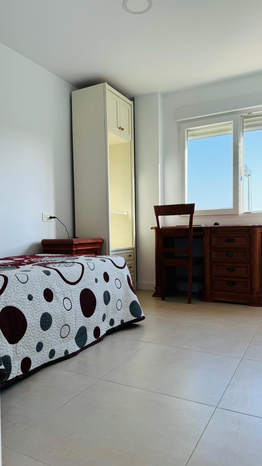 PISO DE TRES DORMITORIOS EN ROSALEDA