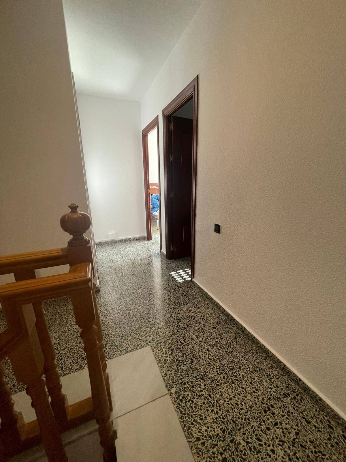 CASA INDEPENDIENTE DE CUATRO DORMITORIOS EN MARACENA